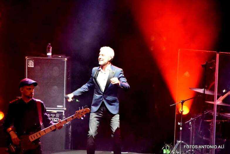 Sergio Dalma, en un momento del concierto de anoche en el auditorio grancanario (Foto Antonio Alí)